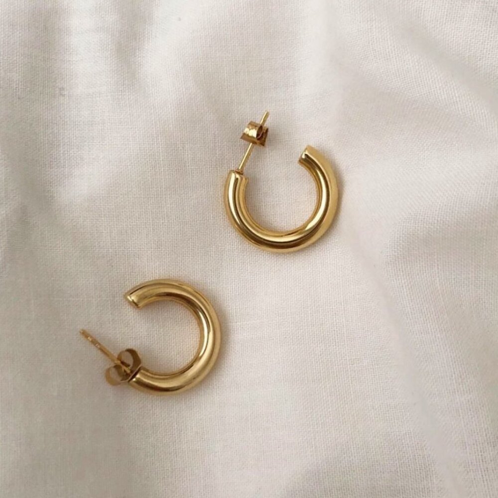 CENDRÉ Farrah Hoop Earrings – Gold